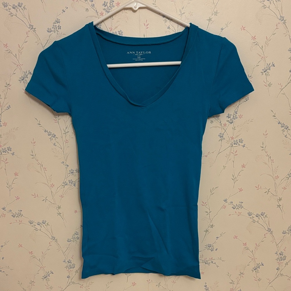 Ann Taylor Blue V-Neck Short Sleeve Top
